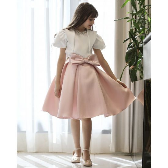 صورة طقم بناتي تيور لحمي بفيونكة خصر وبلوزة مرصعة باكسسوار - M3807